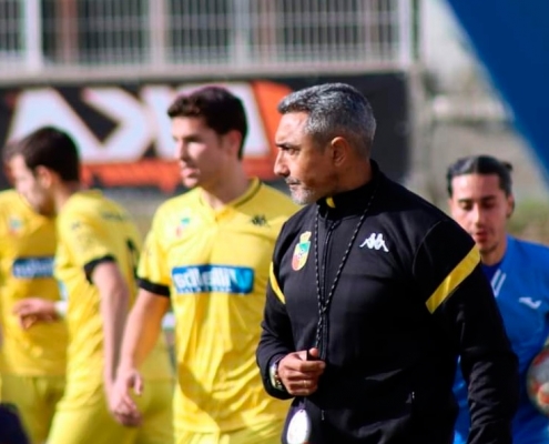 ¿Buscas al mejor entrenador de fútbol en Yernes y Tameza? Aquí lo tienes: Walter Alanis. Deja de buscar, empieza a ganar. 1 jg1